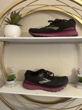 Brooks Adrenaline GTS 20 Women's Running Shoes Black Purple Size 7.5